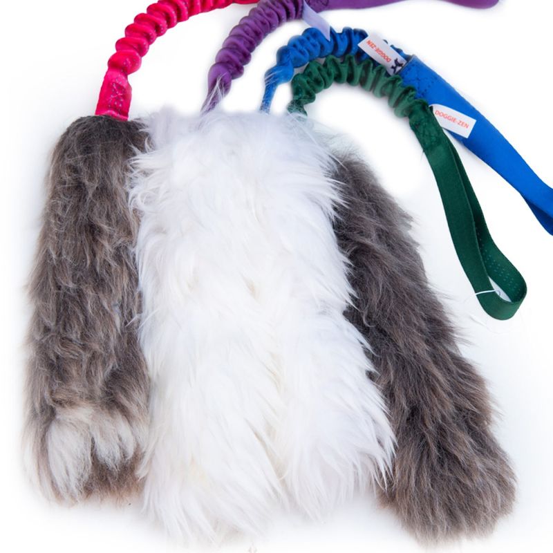 Doggie-zen Saueskinnsleke med strikk